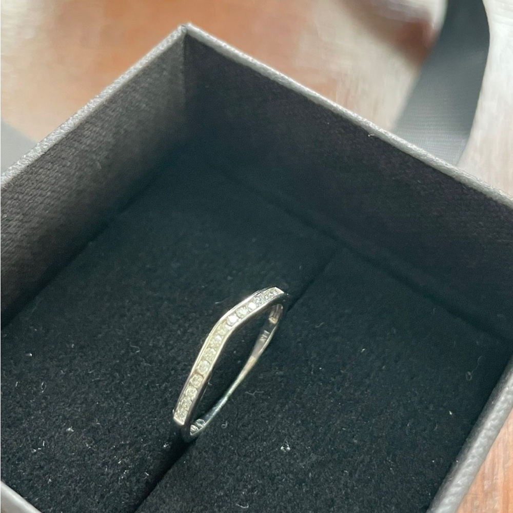 14K White Gold Diamond Ring - Picture 2 of 7